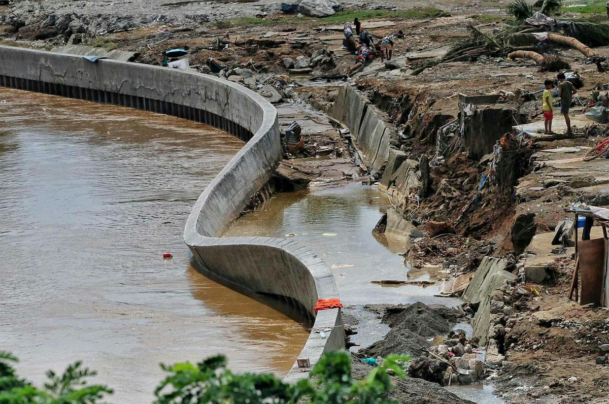flood-control-wall-in-Mohon-Talisay-City.jpg